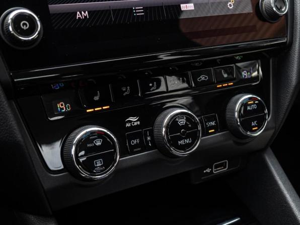 Skoda Octavia III (A7) Рестайлинг с пробегом 2018 года, цена 1 830 000 рублей, 166233 км, лифтбек, Автокод Объявления