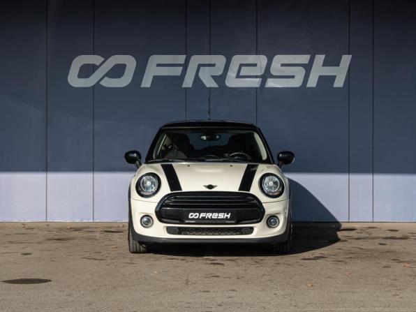 Mini Hatch III (F55/F56) Рестайлинг с пробегом 2020 года, цена 2 330 000 рублей, 62276 км, хэтчбек, Автокод Объявления