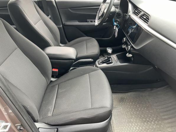 Kia Rio IV Рестайлинг с пробегом 2020 года, цена 1 359 000 рублей, 175002 км, седан, Автокод Объявления