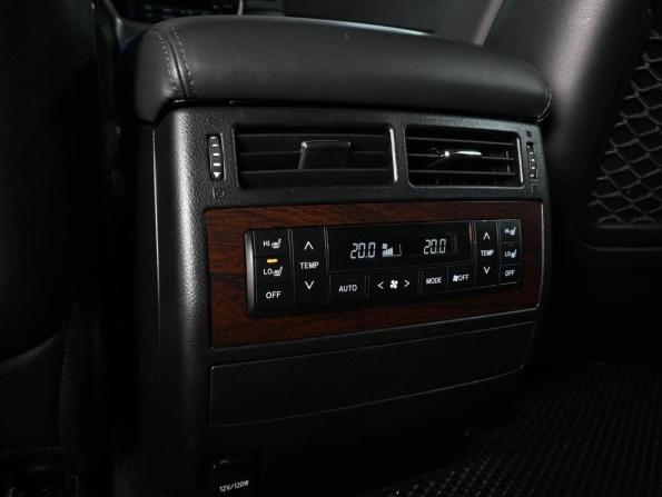 Toyota Land Cruiser 200 Series Рестайлинг 2 с пробегом 2018 года, цена 6 890 000 рублей, 244990 км, внедорожник, Автокод Объявления