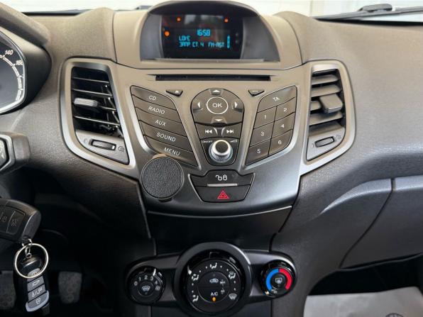 Ford Fiesta Mk6 Рестайлинг с пробегом 2016 года, цена 715 000 рублей, 118996 км, седан, Автокод Объявления