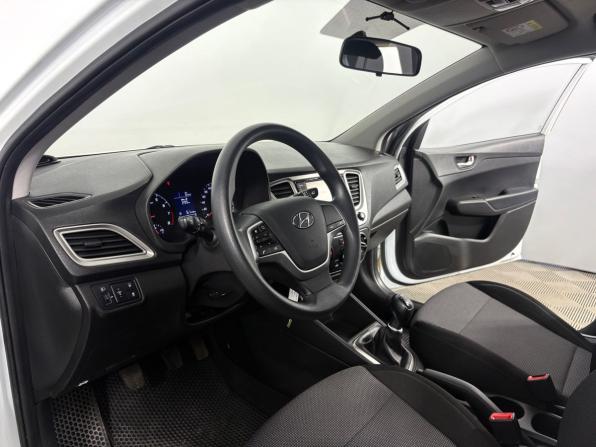 Hyundai Solaris II Рестайлинг с пробегом 2021 года, цена 1 310 000 рублей, 100049 км, седан, Автокод Объявления