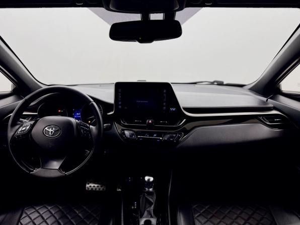 Toyota C-HR I с пробегом 2019 года, цена 2 380 000 рублей, 92342 км, внедорожник, Автокод Объявления