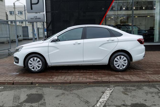 Lada (ВАЗ) Vesta I Рестайлинг (NG) с пробегом 2024 года, цена 1 290 000 рублей, 31746 км, седан, Автокод Объявления