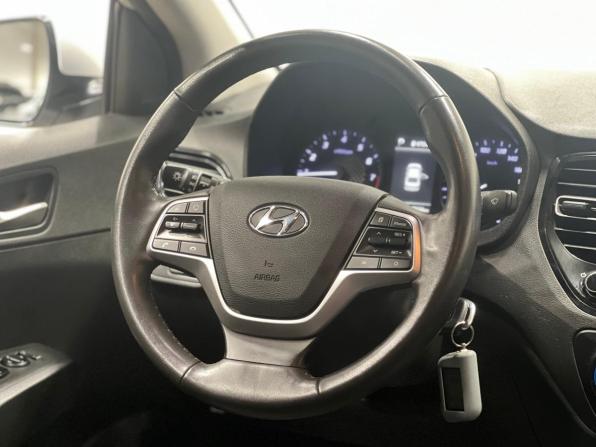 Hyundai Solaris II Рестайлинг с пробегом 2021 года, цена 1 545 000 рублей, 93115 км, седан, Автокод Объявления