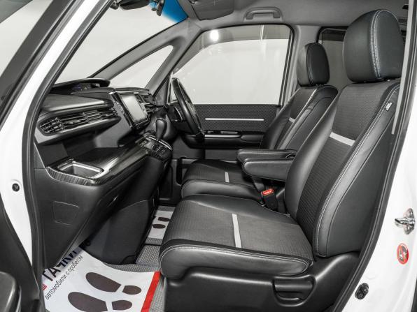 Honda Stepwgn V с пробегом 2015 года, цена 1 750 500 рублей, 92666 км, минивэн, Автокод Объявления