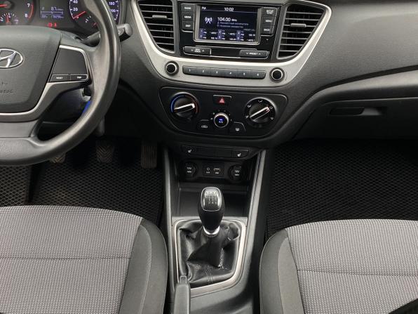Hyundai Solaris II с пробегом 2017 года, цена 1 099 000 рублей, 178294 км, седан, Автокод Объявления