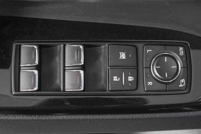 Lexus LX III Рестайлинг с пробегом 2018 года, цена 8 699 000 рублей, 186650 км, внедорожник, Автокод Объявления