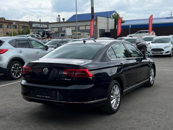 Volkswagen Passat B8 с пробегом 2017 года, цена 1 450 000 рублей, 270127 км, седан, Автокод Объявления