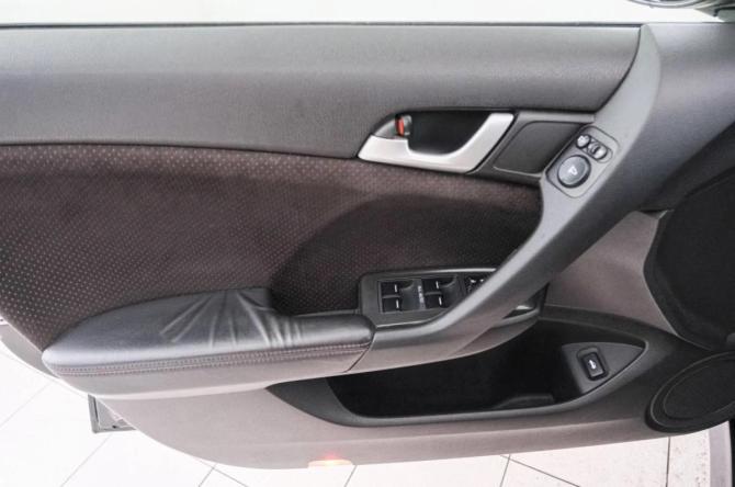 Honda Accord VIII Рестайлинг с пробегом 2012 года, цена 1 729 000 рублей, 218000 км, седан, Автокод Объявления