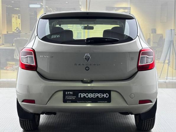Renault Sandero II с пробегом 2015 года, цена 690 000 рублей, 89426 км, хэтчбек, Автокод Объявления