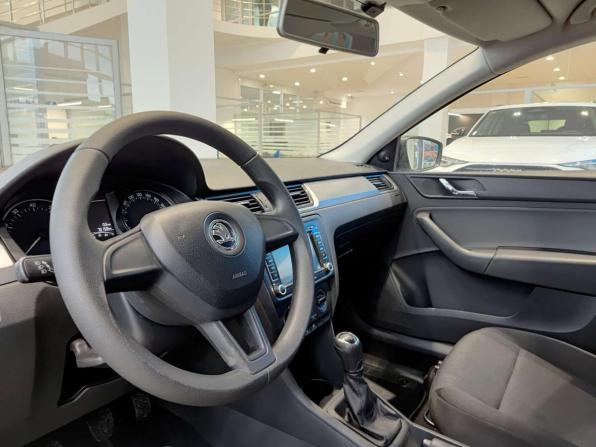 Skoda Rapid I с пробегом 2016 года, цена 1 020 000 рублей, 78157 км, лифтбек, Автокод Объявления