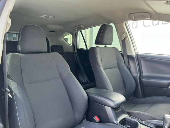 Toyota RAV4 IV (XA40) Рестайлинг с пробегом 2018 года, цена 2 099 000 рублей, 215000 км, внедорожник, Автокод Объявления