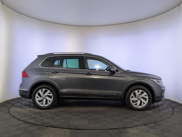 Volkswagen Tiguan II Рестайлинг с пробегом 2021 года, цена 3 650 000 рублей, 62212 км, внедорожник, Автокод Объявления