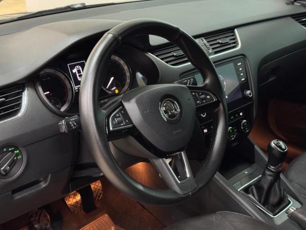 Skoda Octavia III (A7) Рестайлинг с пробегом 2019 года, цена 1 188 000 рублей, 302791 км, лифтбек, Автокод Объявления