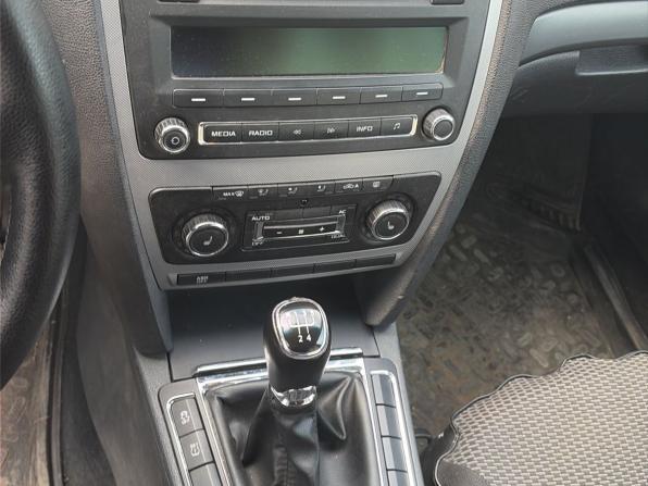 Skoda Octavia II (A5) Рестайлинг с пробегом 2011 года, цена 540 000 рублей, 270000 км, лифтбек, Автокод Объявления