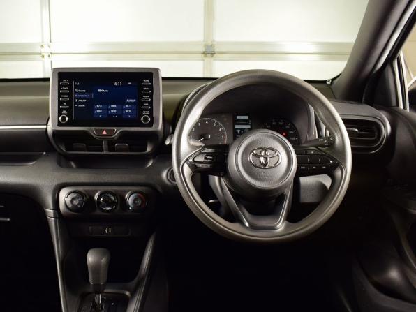 Toyota Yaris IV с пробегом 2021 года, цена 1 145 995 рублей, 81088 км, хэтчбек, Автокод Объявления