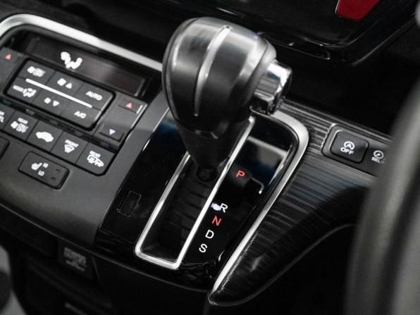 Honda Stepwgn V с пробегом 2017 года, цена 2 100 000 рублей, 59348 км, минивэн, Автокод Объявления