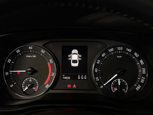 Skoda Octavia IV (A8) с пробегом 2022 года, цена 2 350 000 рублей, 74918 км, лифтбек, Автокод Объявления