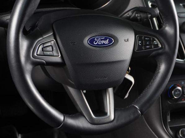 Ford Focus III Рестайлинг с пробегом 2018 года, цена 1 350 000 рублей, 139045 км, седан, Автокод Объявления