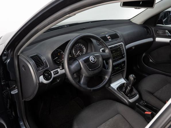 Skoda Octavia II (A5) Рестайлинг с пробегом 2011 года, цена 750 000 рублей, 235568 км, лифтбек, Автокод Объявления