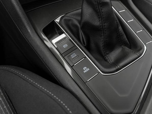 Volkswagen Tiguan II Рестайлинг с пробегом 2021 года, цена 1 990 000 рублей, 154877 км, внедорожник, Автокод Объявления
