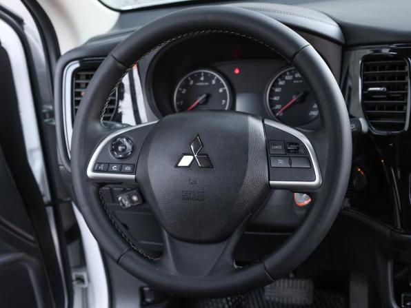 Mitsubishi Outlander III Рестайлинг 3 с пробегом 2022 года, цена 2 298 000 рублей, 47112 км, внедорожник, Автокод Объявления