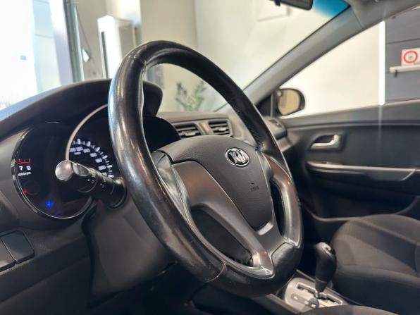 Kia Rio III Рестайлинг с пробегом 2015 года, цена 945 000 рублей, 100802 км, седан, Автокод Объявления