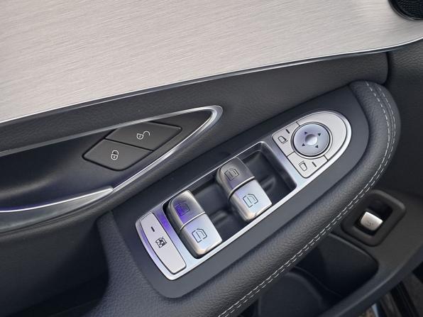 Mercedes-Benz C-Класс IV (W205) Рестайлинг с пробегом 2019 года, цена 2 960 000 рублей, 69417 км, седан, Автокод Объявления