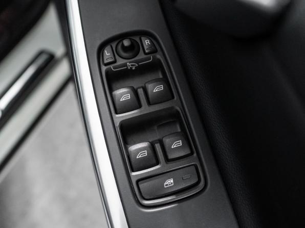 Volvo S60 II Рестайлинг с пробегом 2015 года, цена 1 250 000 рублей, 78800 км, седан, Автокод Объявления