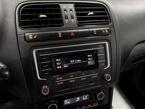 Volkswagen Polo V Рестайлинг с пробегом 2017 года, цена 1 095 000 рублей, 140873 км, седан, Автокод Объявления