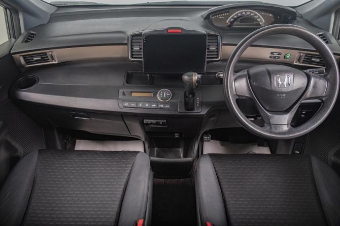 Honda Freed I Рестайлинг с пробегом 2012 года, цена 1 199 000 рублей, 175000 км, компактвэн, Автокод Объявления