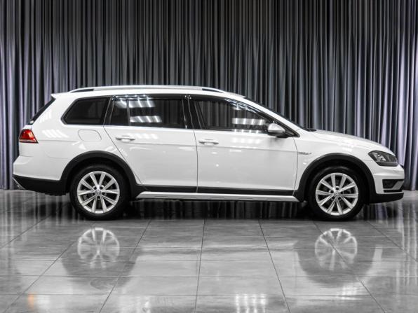 Volkswagen Golf VII Рестайлинг с пробегом 2017 года, цена 1 799 000 рублей, 172982 км, универсал, Автокод Объявления