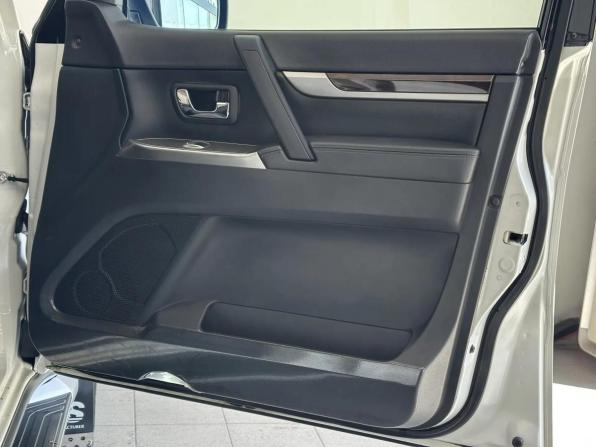 Mitsubishi Pajero IV Рестайлинг 2 с пробегом 2019 года, цена 3 785 000 рублей, 124027 км, внедорожник, Автокод Объявления