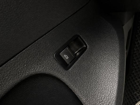 Volkswagen Polo V Рестайлинг с пробегом 2018 года, цена 1 347 000 рублей, 100059 км, седан, Автокод Объявления