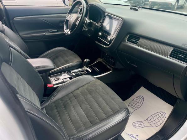 Mitsubishi Outlander III Рестайлинг 3 с пробегом 2021 года, цена 2 750 000 рублей, 90300 км, внедорожник, Автокод Объявления