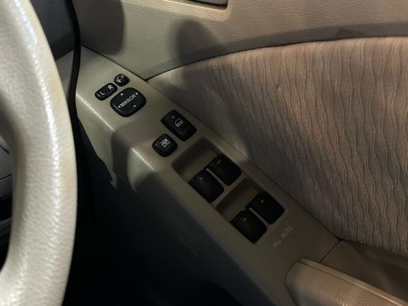 Toyota ISis I Рестайлинг с пробегом 2010 года, цена 1 049 000 рублей, 297611 км, компактвэн, Автокод Объявления