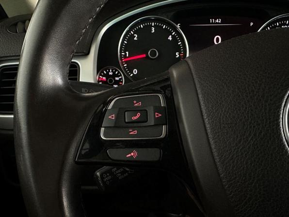 Volkswagen Touareg II с пробегом 2011 года, цена 2 420 000 рублей, 176906 км, внедорожник, Автокод Объявления