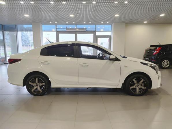Kia Rio IV Рестайлинг с пробегом 2021 года, цена 1 390 000 рублей, 157975 км, седан, Автокод Объявления