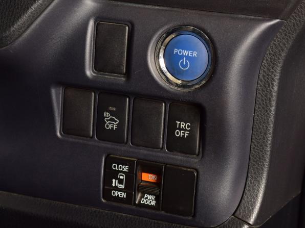 Toyota Voxy III (R80) с пробегом 2015 года, цена 1 450 995 рублей, 226884 км, минивэн, Автокод Объявления