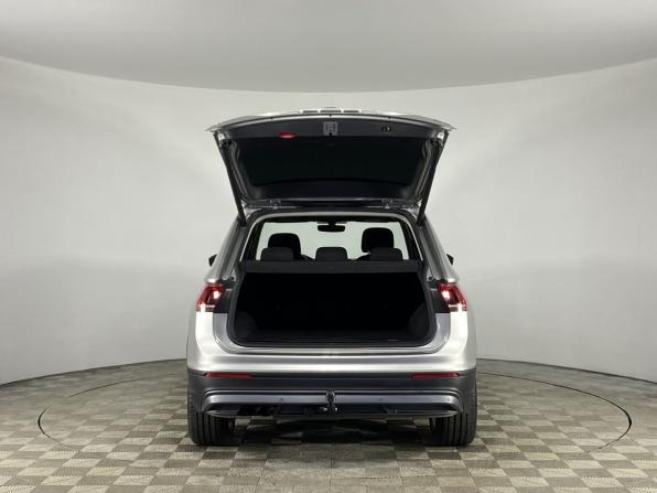 Volkswagen Tiguan II с пробегом 2018 года, цена 2 399 000 рублей, 150537 км, внедорожник, Автокод Объявления
