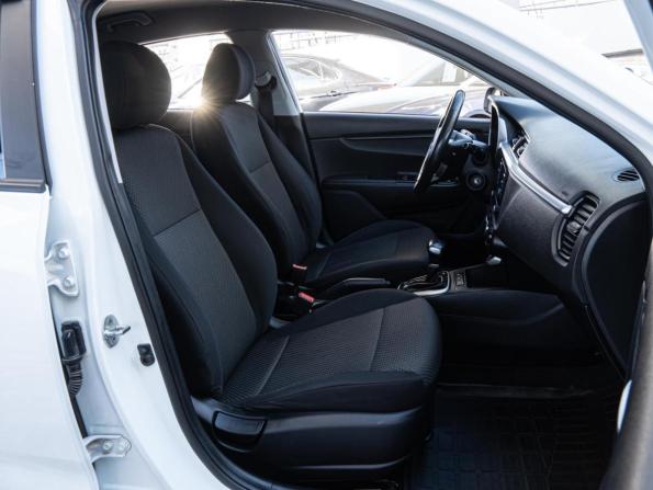 Kia Rio IV Рестайлинг с пробегом 2020 года, цена 1 290 000 рублей, 97445 км, седан, Автокод Объявления