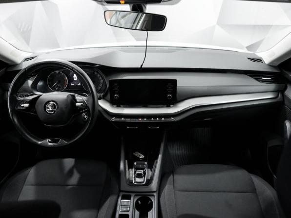 Skoda Octavia IV (A8) с пробегом 2021 года, цена 2 373 000 рублей, 52100 км, лифтбек, Автокод Объявления