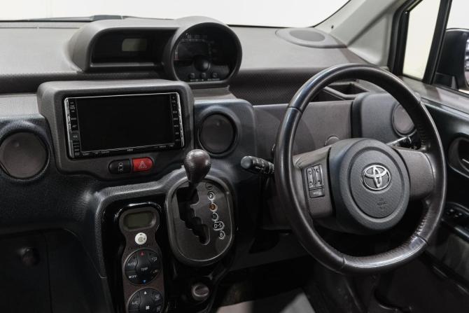 Toyota Spade с пробегом 2015 года, цена 969 000 рублей, 105000 км, компактвэн, Автокод Объявления