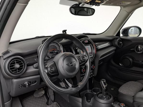 Mini Hatch III (F55/F56) Рестайлинг с пробегом 2019 года, цена 2 690 000 рублей, 86114 км, хэтчбек, Автокод Объявления
