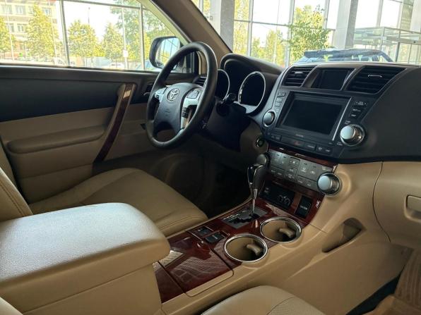 Toyota Highlander II (XU40) Рестайлинг с пробегом 2011 года, цена 1 725 000 рублей, 210000 км, внедорожник, Автокод Объявления