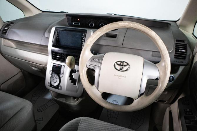 Toyota Noah II (R70) с пробегом 2009 года, цена 1 299 000 рублей, 123500 км, минивэн, Автокод Объявления