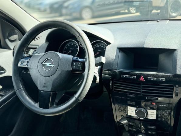 Opel Astra H Рестайлинг с пробегом 2013 года, цена 359 000 рублей, 300334 км, седан, Автокод Объявления