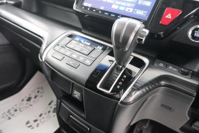Honda Stepwgn V с пробегом 2015 года, цена 1 699 000 рублей, 204244 км, минивэн, Автокод Объявления