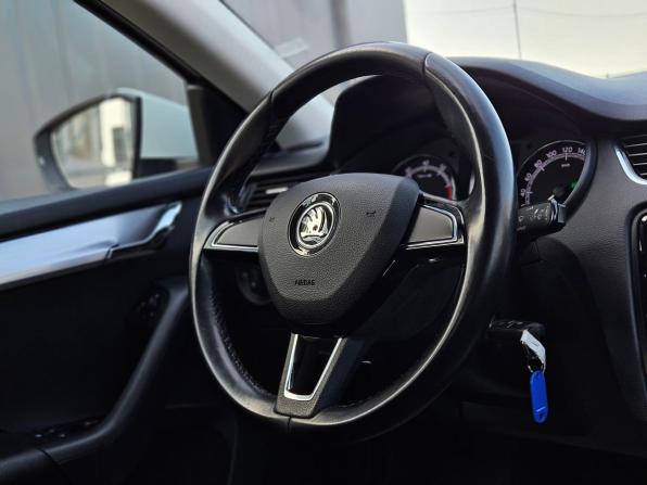 Skoda Octavia III (A7) Рестайлинг с пробегом 2020 года, цена 1 470 000 рублей, 216500 км, лифтбек, Автокод Объявления